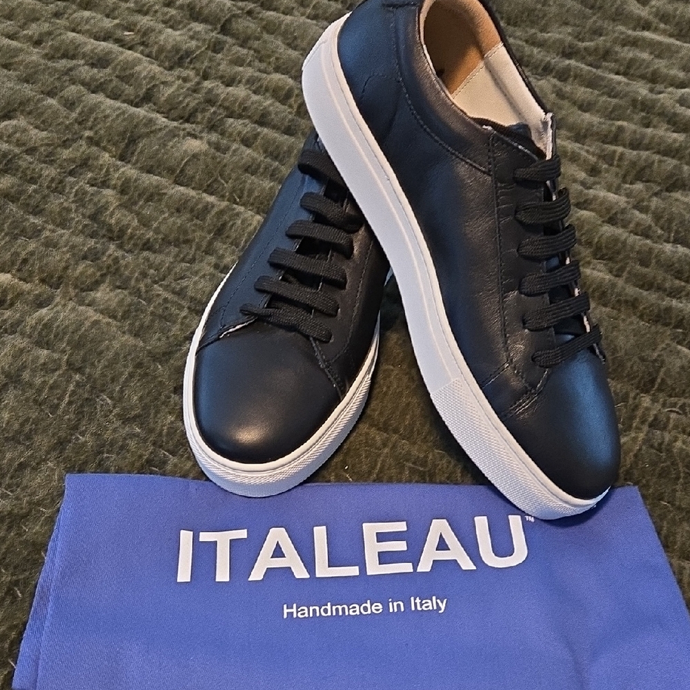 PRICE DROP! BRAND NEW Italeau Women's Black Silvia Leather Sneakers Sz 9.5
